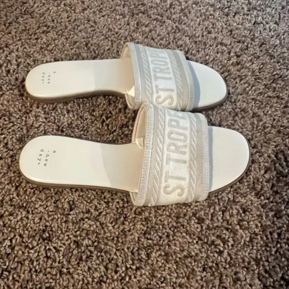 A New Day Womens Size 9 St Tropez Cream Canvas Slides Summer Resort Tropical